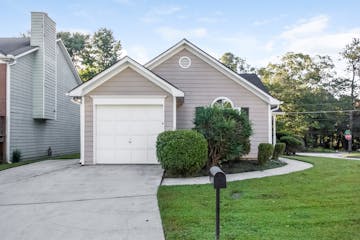 1136 Oakwood Manor Ct Decatur, GA 30032